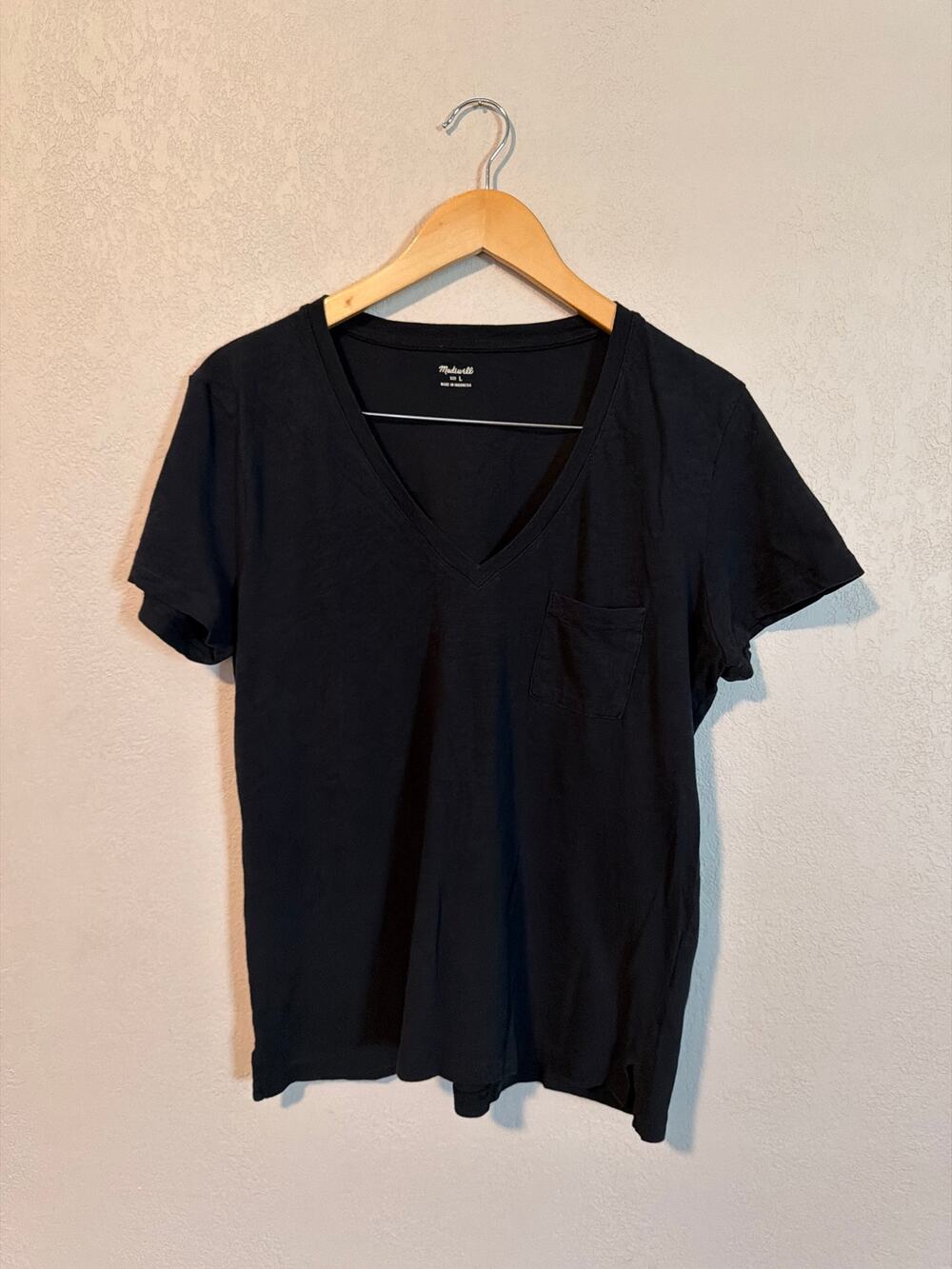 Madewell Women’s Black V-Neck Tee Front Pocket, L